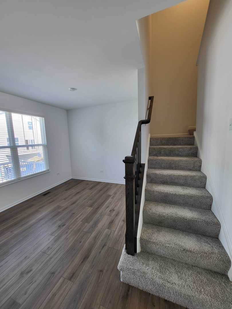 588 Wolverine Drive Aurora, IL 60502 - Photo 11 of 29 a view of entryway