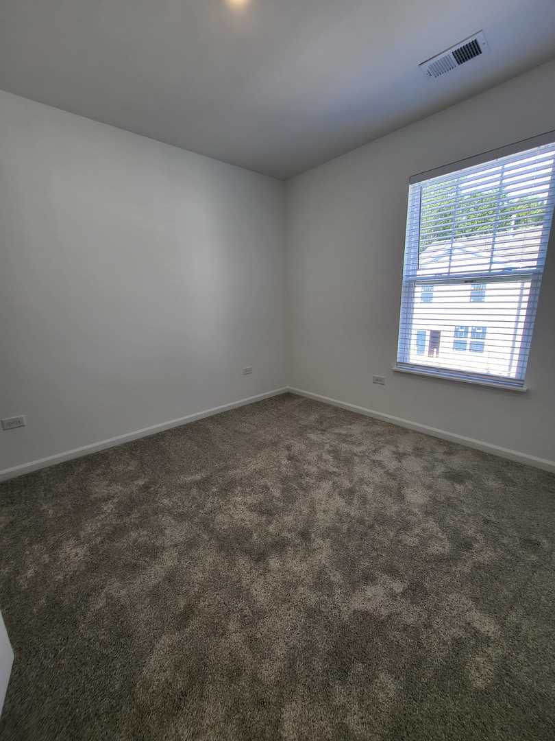 588 Wolverine Drive Aurora, IL 60502 - Photo 18 of 29 an empty room with a window