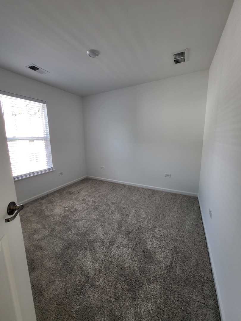 588 Wolverine Drive Aurora, IL 60502 - Photo 20 of 29 an empty room with a window