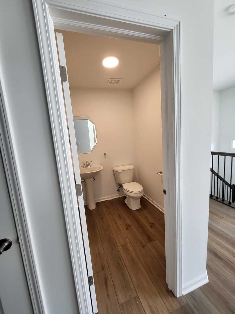 588 Wolverine Drive Aurora, IL 60502 - Photo 24 of 29 a bathroom with a sink and a toilet