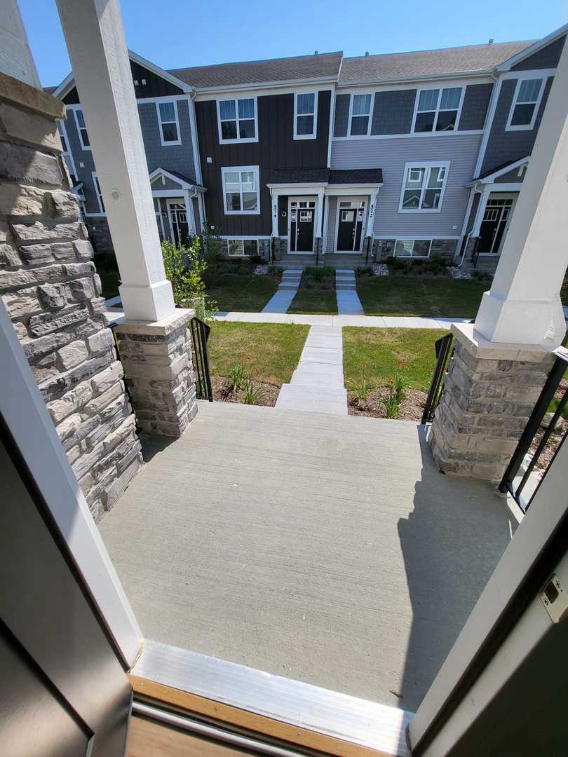 588 Wolverine Drive Aurora, IL 60502 - Photo 3 of 29 a view of swimming pool with outdoor seating