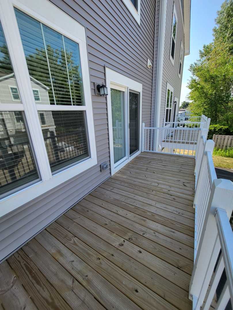 588 Wolverine Drive Aurora, IL 60502 - Photo 8 of 29 a view of a two chairs in the roof deck