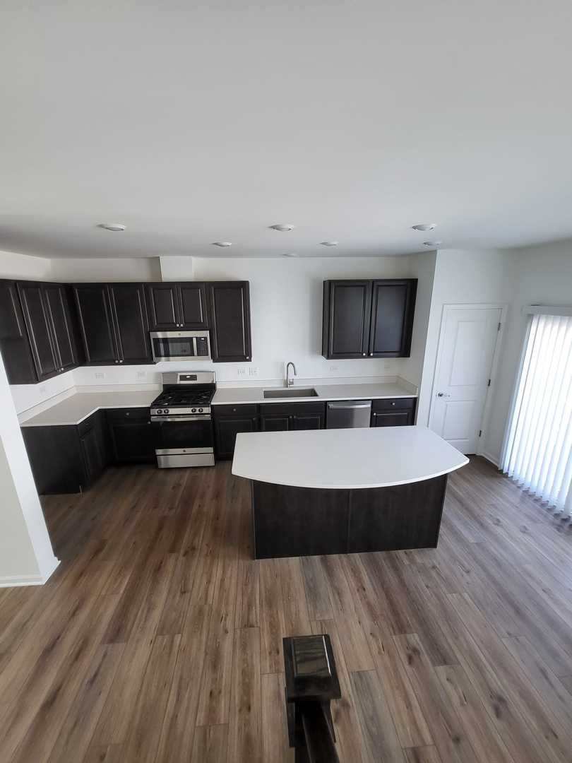 588 Wolverine Drive Aurora, IL 60502 - Photo 9 of 29 a living room with furniture and a wooden floor