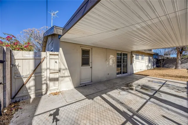 $1,950 | 4305 Via Olivero Avenue, Las Vegas, NV 89102