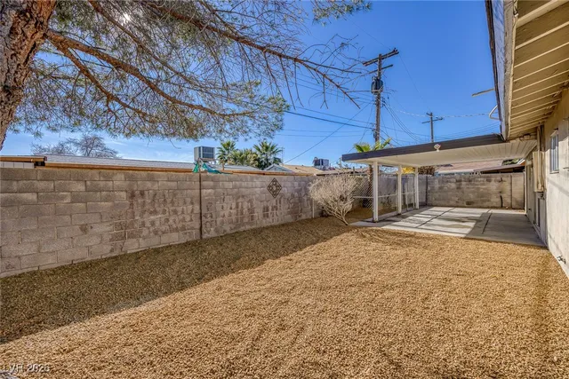 $1,950 | 4305 Via Olivero Avenue, Las Vegas, NV 89102