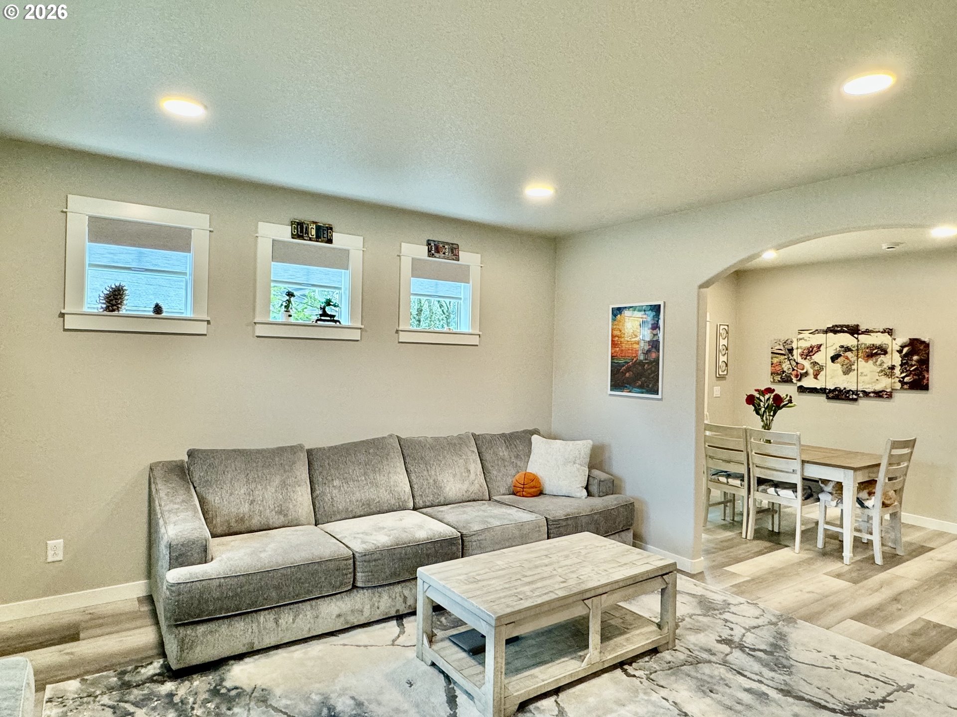 320 Oak Street Florence, OR 97439 - Photo 5 of 28 Living Room