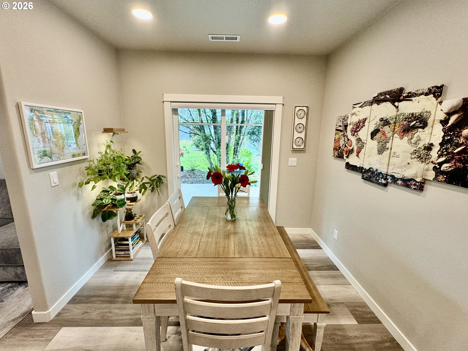 320 Oak Street Florence, OR 97439 - Photo 10 of 28 Dining Area