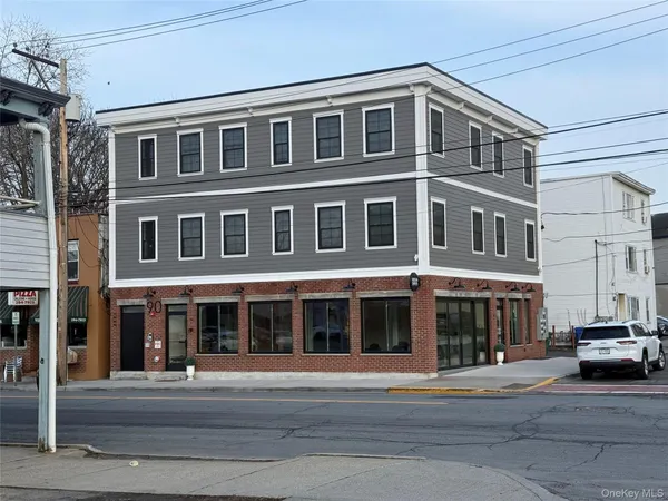 $1,950 | 90 Greenwich Avenue, Unit 201, Goshen, NY 10924