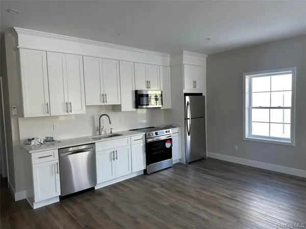 $1,950 | 90 Greenwich Avenue, Unit 201, Goshen, NY 10924