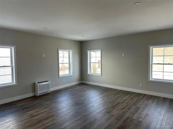 $1,950 | 90 Greenwich Avenue, Unit 201, Goshen, NY 10924