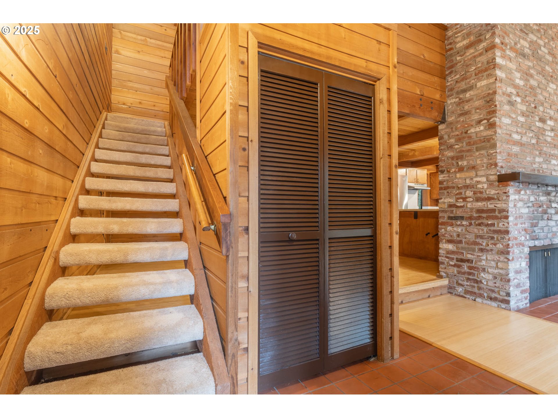 3054 Hendricks Hill Drive Eugene, OR 97403 - Photo 15 of 25 a view of entryway