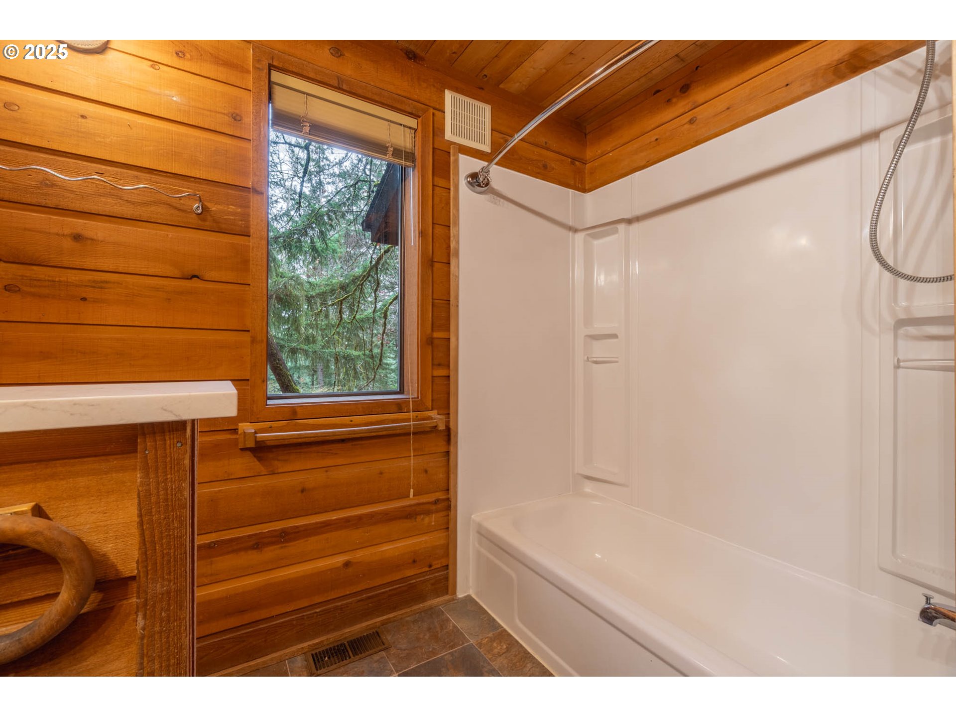 3054 Hendricks Hill Drive Eugene, OR 97403 - Photo 17 of 25