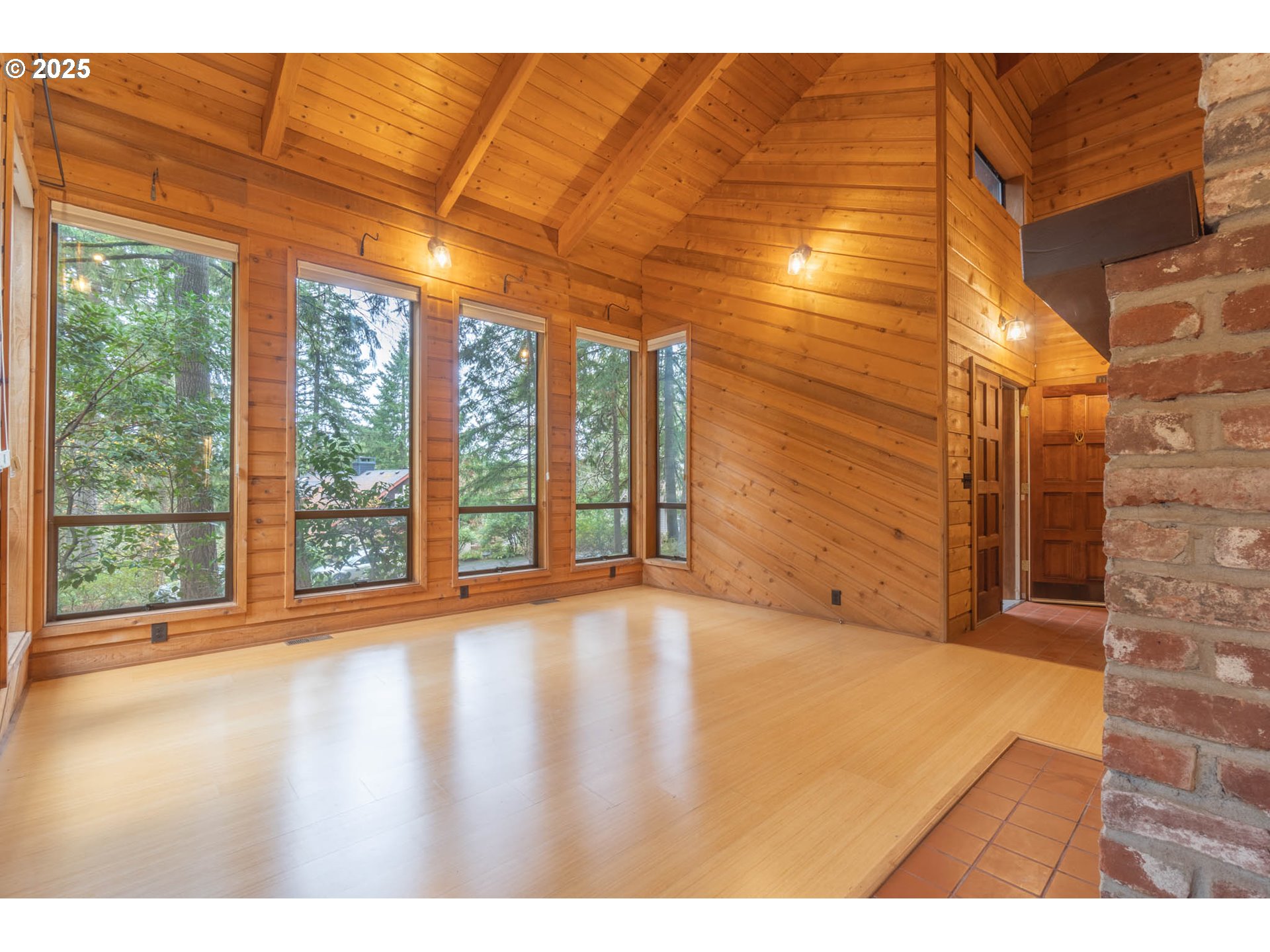 3054 Hendricks Hill Drive Eugene, OR 97403 - Photo 21 of 25 a view of an empty room with a window