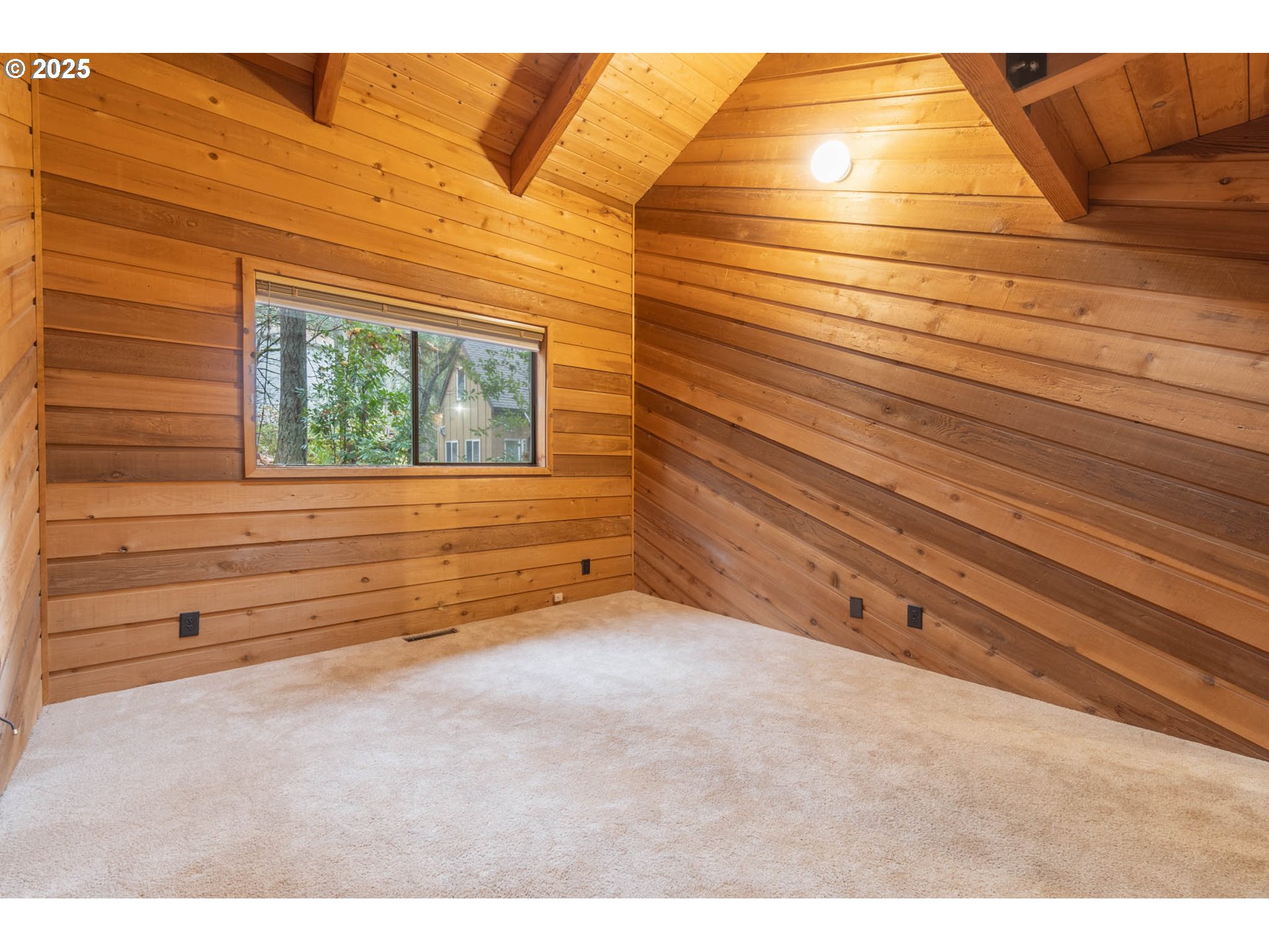 3054 Hendricks Hill Drive Eugene, OR 97403 - Photo 24 of 25 a view of an empty room and window