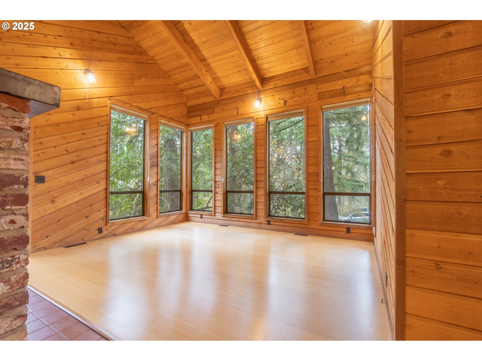 3054 Hendricks Hill Drive Eugene, OR 97403 - Photo 25 of 25 a view of an empty room with a window