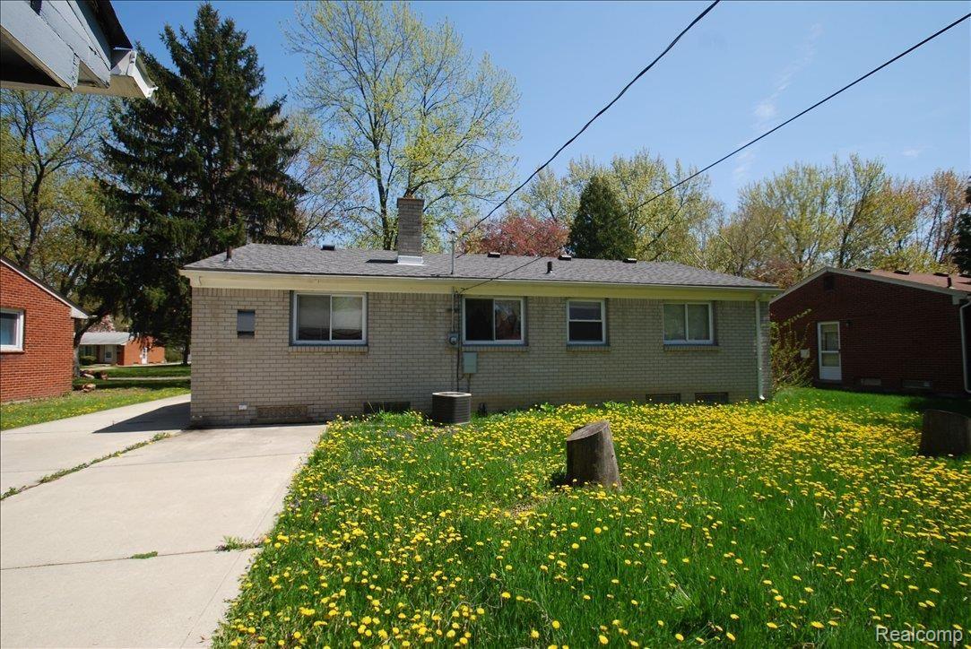 29297 Rambling Road Southfield, MI 48076 - Photo 6 of 16 51011 028