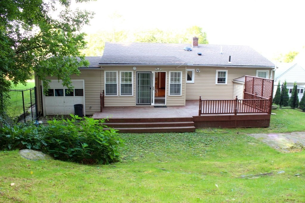 71 2nd Island Road Webster, MA 01570 - Photo 4 of 21 Gallery Image 4
