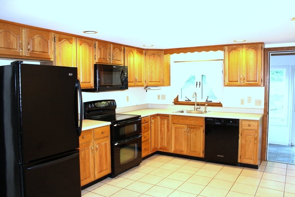 71 2nd Island Road Webster, MA 01570 - Photo 7 of 21 Gallery Image 7