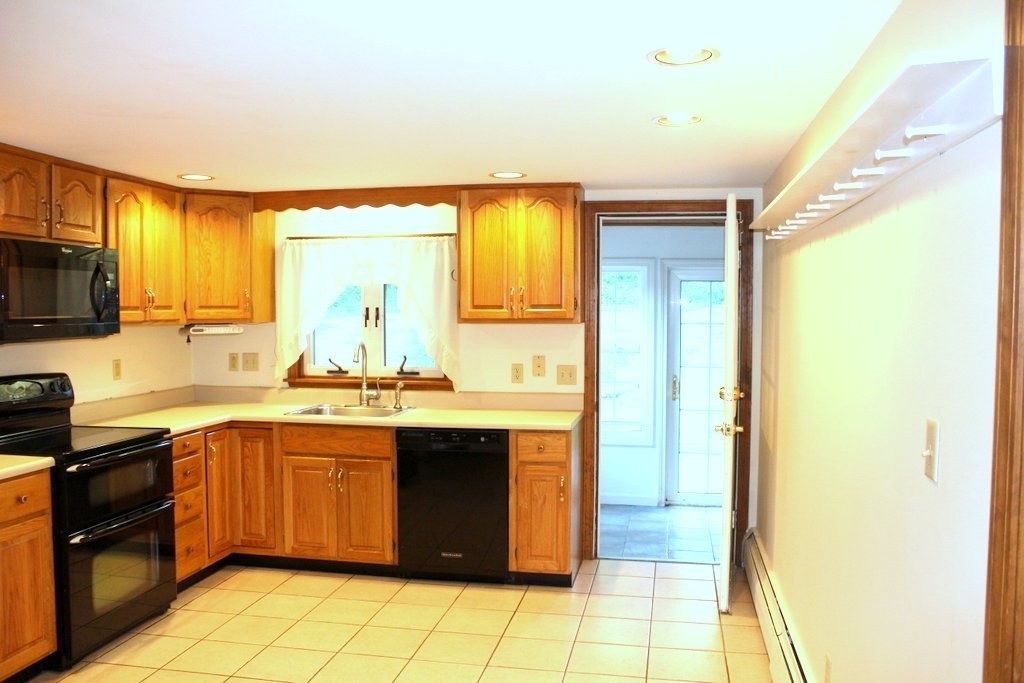 71 2nd Island Road Webster, MA 01570 - Photo 9 of 21 Gallery Image 9