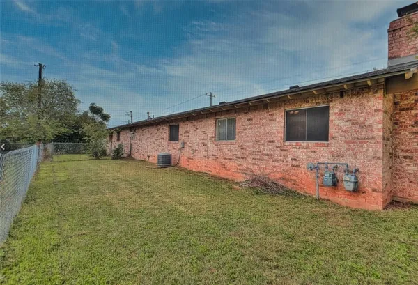 $1,095 | 2404 Cottonwood Drive, Unit A, Georgetown, TX 78628