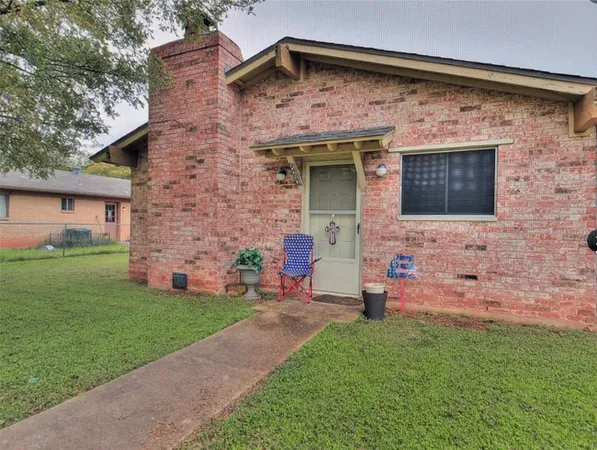 $1,095 | 2404 Cottonwood Drive, Unit A, Georgetown, TX 78628