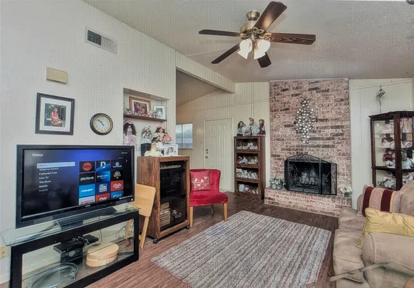 $1,095 | 2404 Cottonwood Drive, Unit A, Georgetown, TX 78628