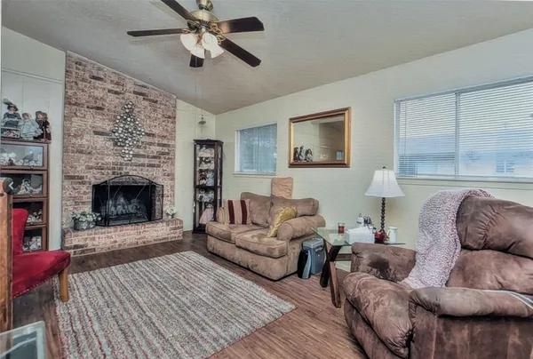 $1,095 | 2404 Cottonwood Drive, Unit A, Georgetown, TX 78628