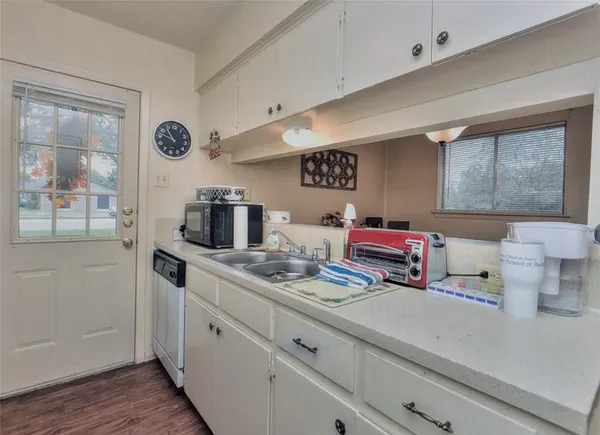 $1,095 | 2404 Cottonwood Drive, Unit A, Georgetown, TX 78628