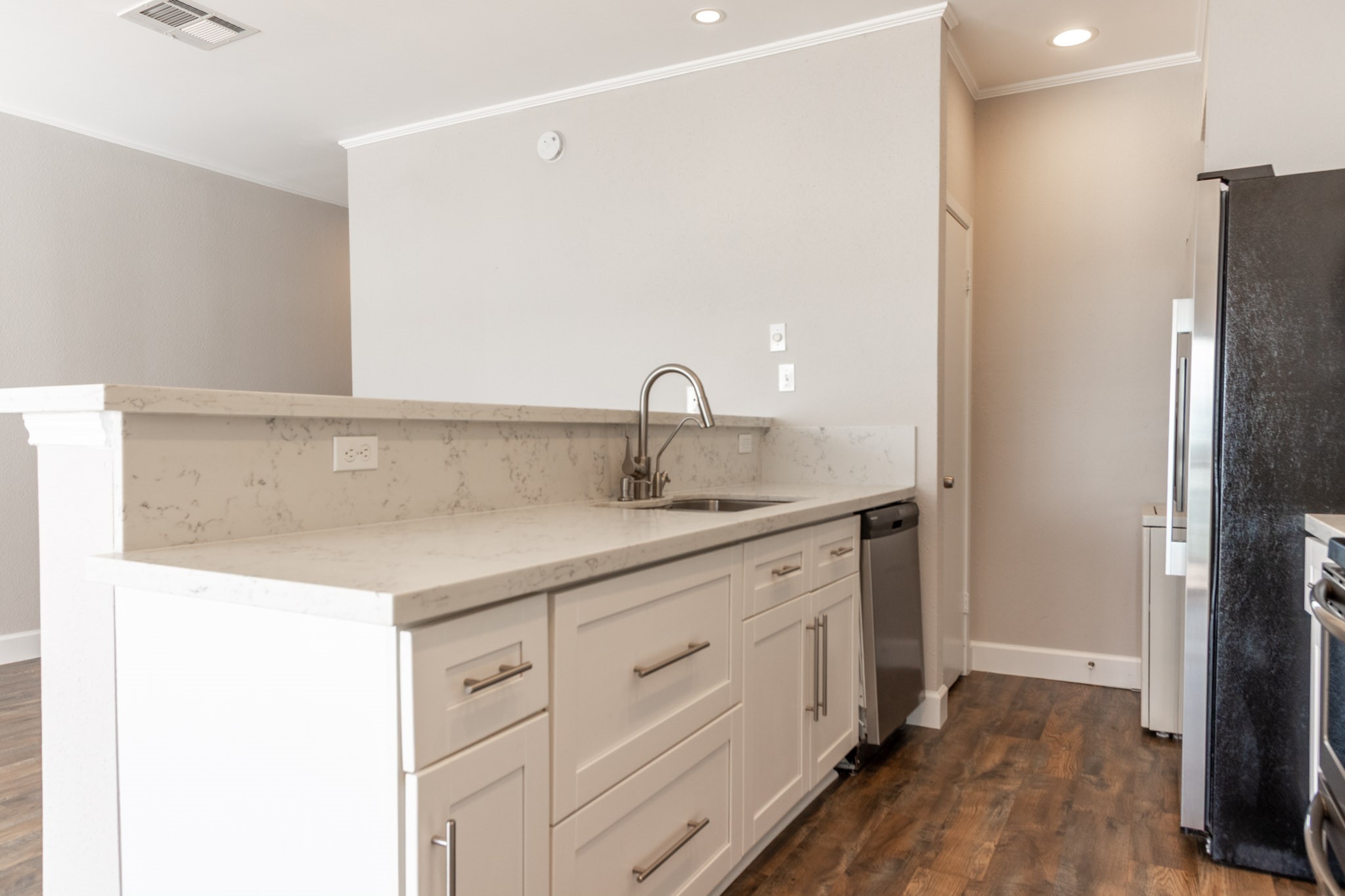 401 Lakeside Lane, Unit 111 Nassau Bay, TX 77058 - Photo 13 of 45