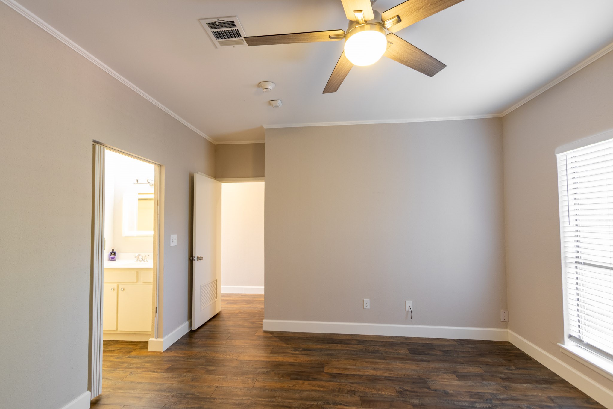 401 Lakeside Lane, Unit 111 Nassau Bay, TX 77058 - Photo 19 of 45