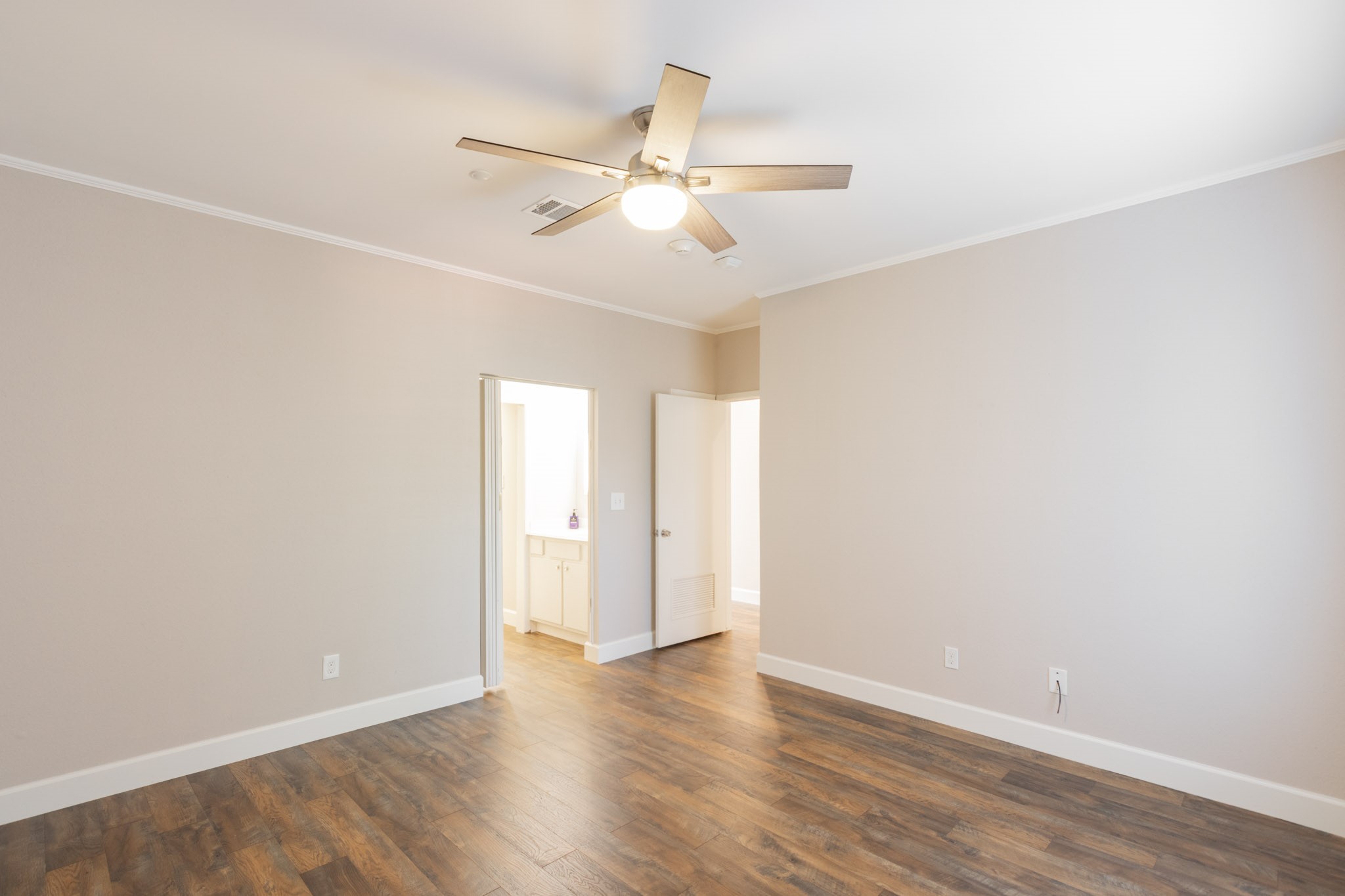 401 Lakeside Lane, Unit 111 Nassau Bay, TX 77058 - Photo 20 of 45 an empty room with wooden floor fan and windows