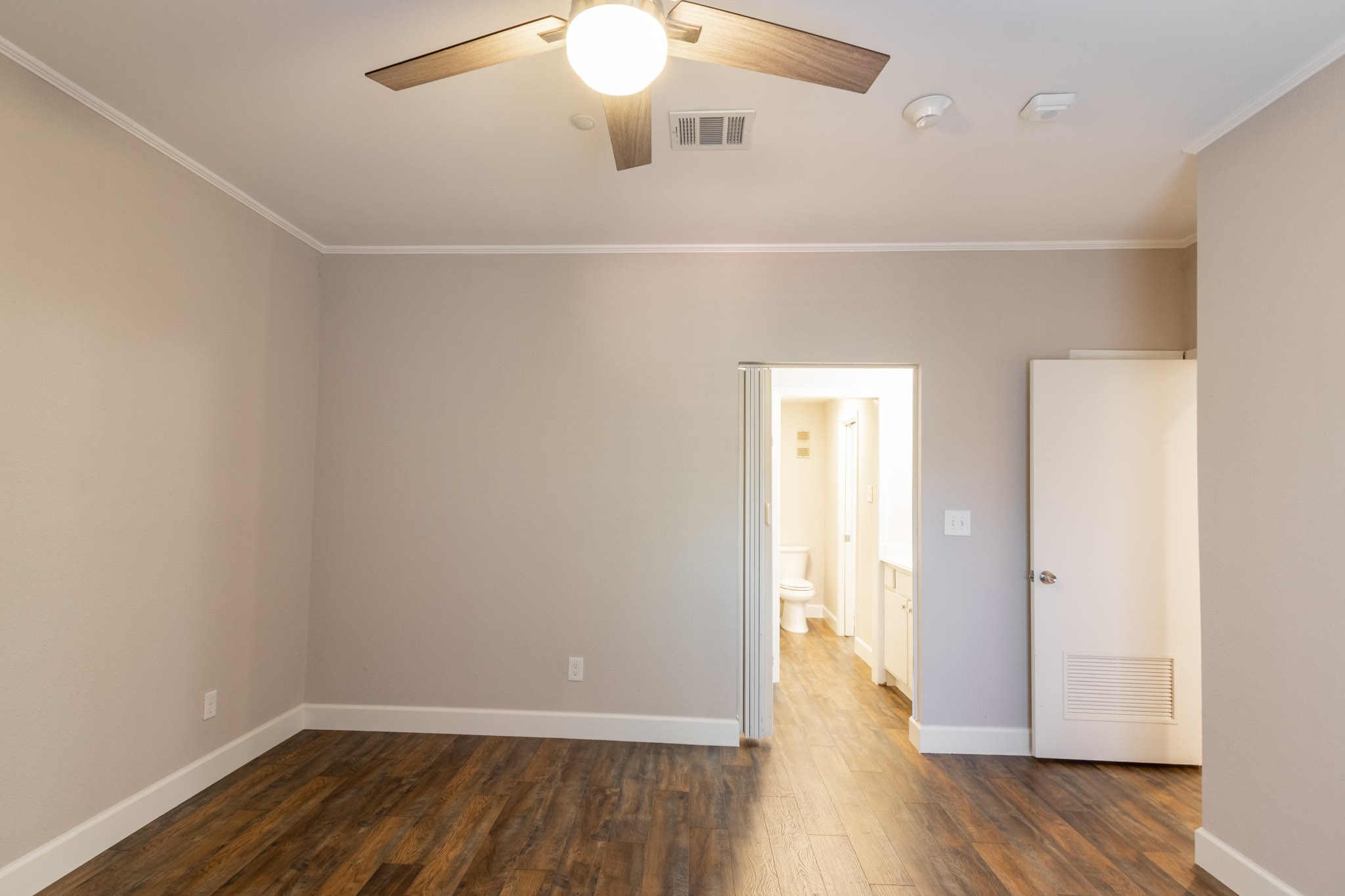 401 Lakeside Lane, Unit 111 Nassau Bay, TX 77058 - Photo 21 of 45 an empty room with wooden floor and windows