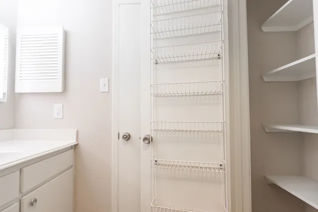 $1,800 | 401 Lakeside Lane, Unit 111, Nassau Bay, TX 77058