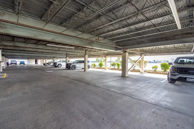 $1,800 | 401 Lakeside Lane, Unit 111, Nassau Bay, TX 77058