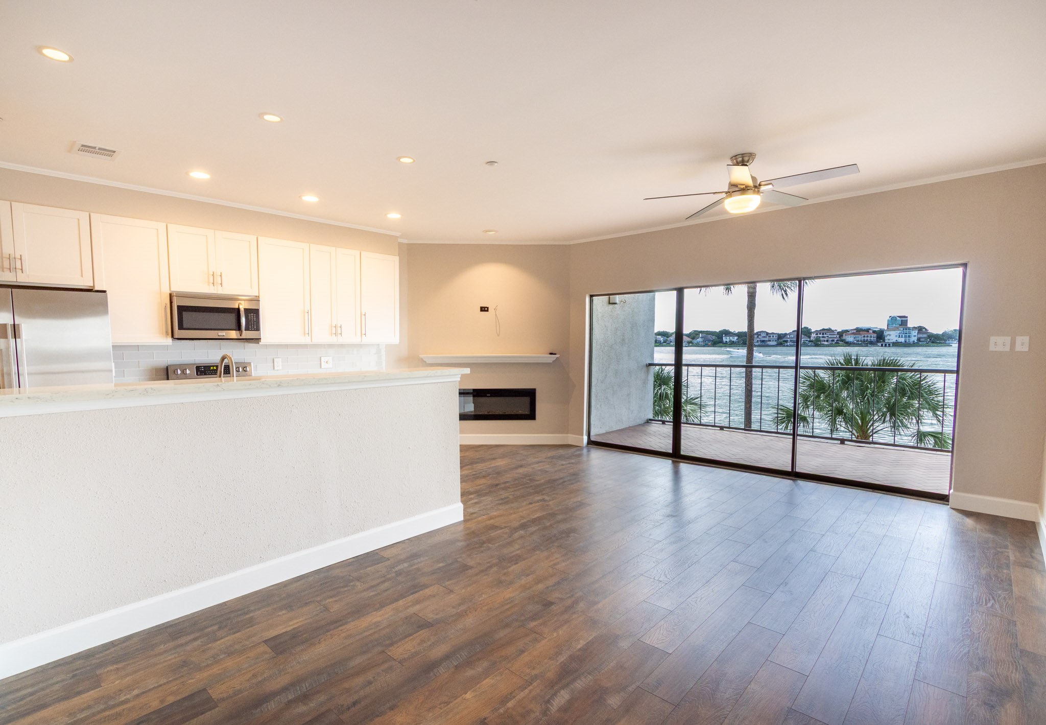 401 Lakeside Lane, Unit 111 Nassau Bay, TX 77058 - Photo 6 of 45