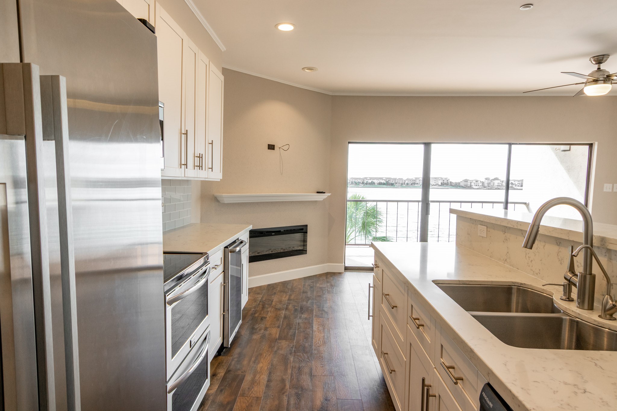 401 Lakeside Lane, Unit 111 Nassau Bay, TX 77058 - Photo 8 of 45