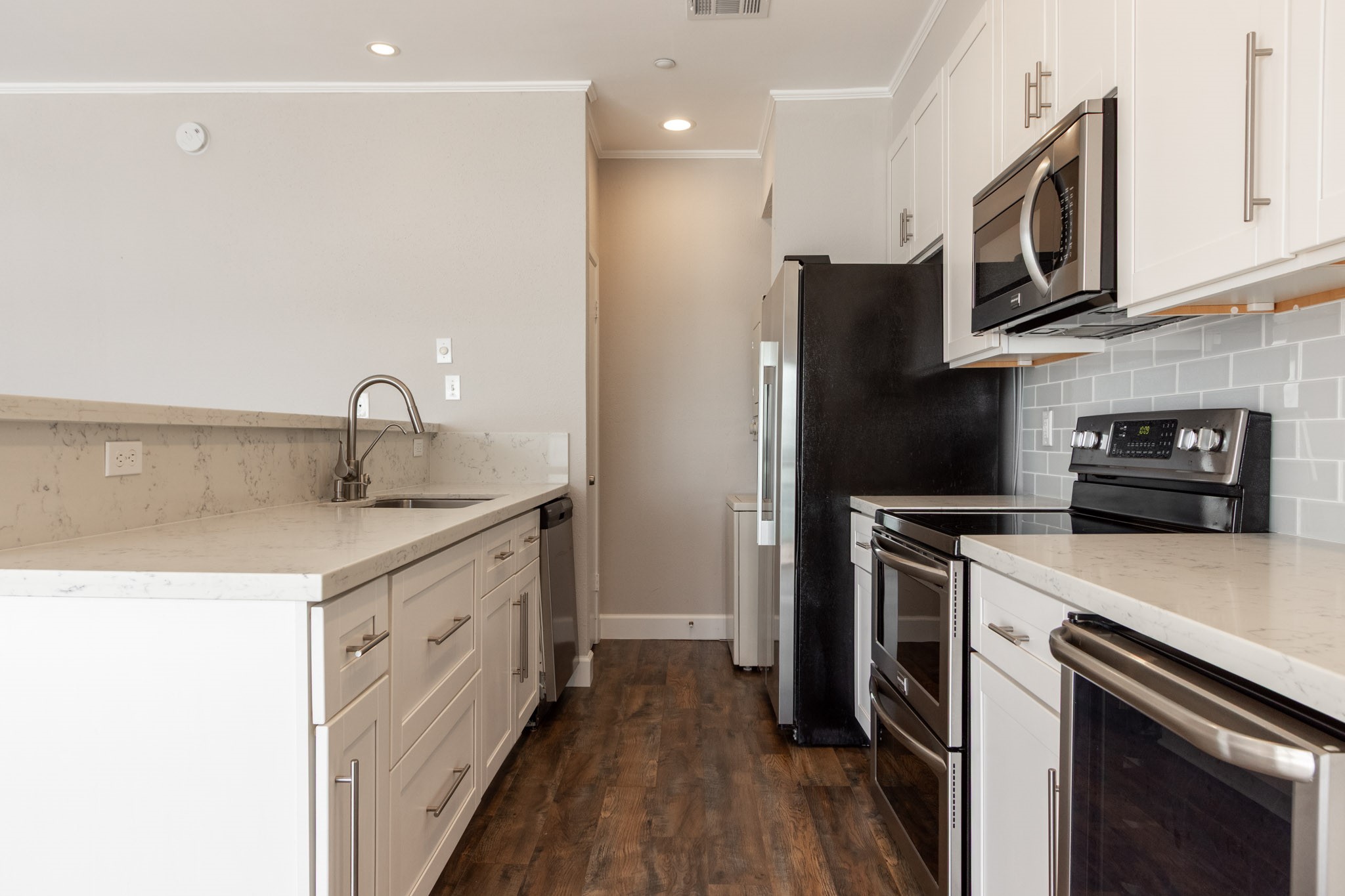 401 Lakeside Lane, Unit 111 Nassau Bay, TX 77058 - Photo 9 of 45 a kitchen with stainless steel appliances granite countertop a sink stove and refrigerator