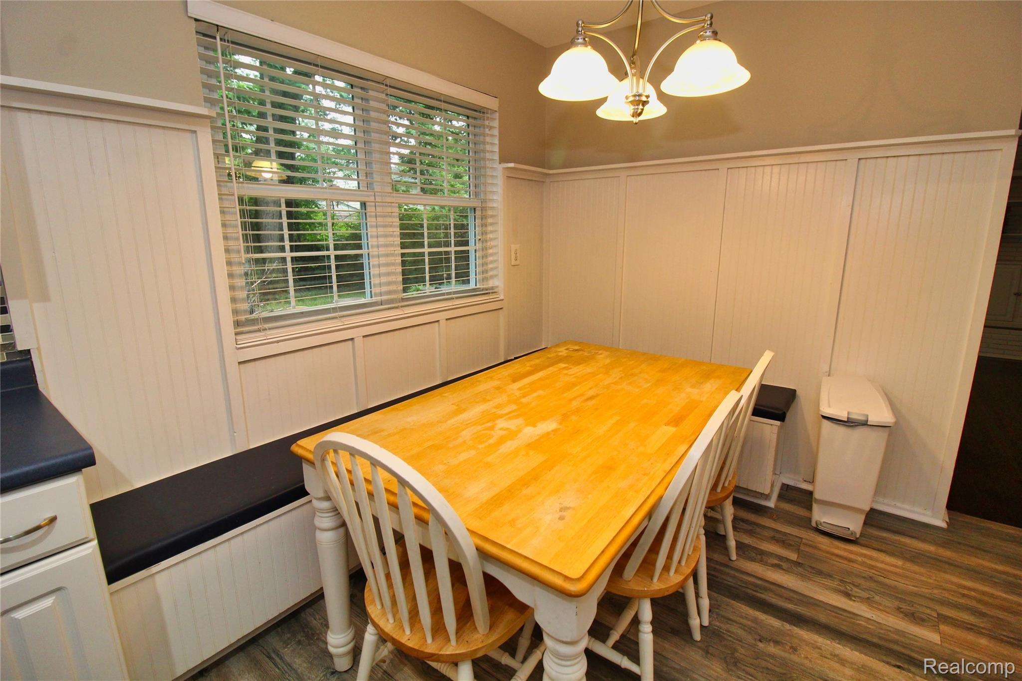 32464 Woody Road Fraser, MI 48026 - Photo 22 of 43 32464+Woody+Fraser-21-original-Kitchen%2FEating+Area.jpeg