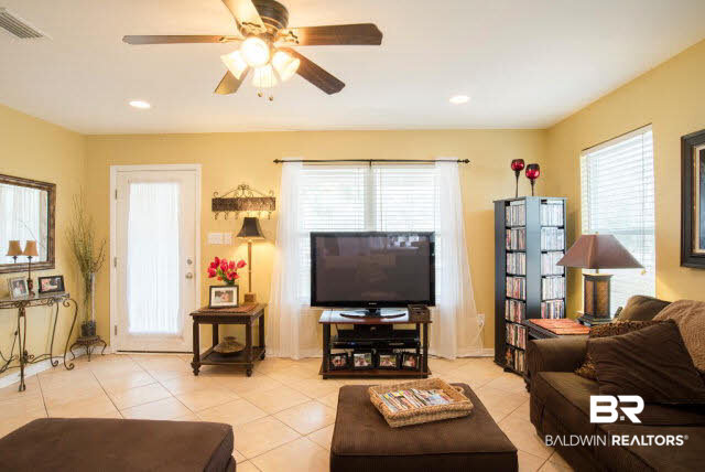 2300 East 4th Street Gulf Shores, AL 36542 - Photo 7 of 26 Living Room / Den