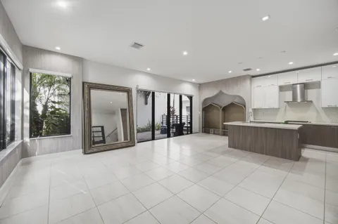 $949,900 | 8272 Northwest 44th Terrace, Doral, FL 33166