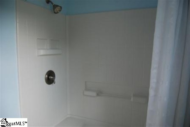 116 Pigeon Point Greenville, SC 29607 - Photo 13 of 20 Gallery Image 13