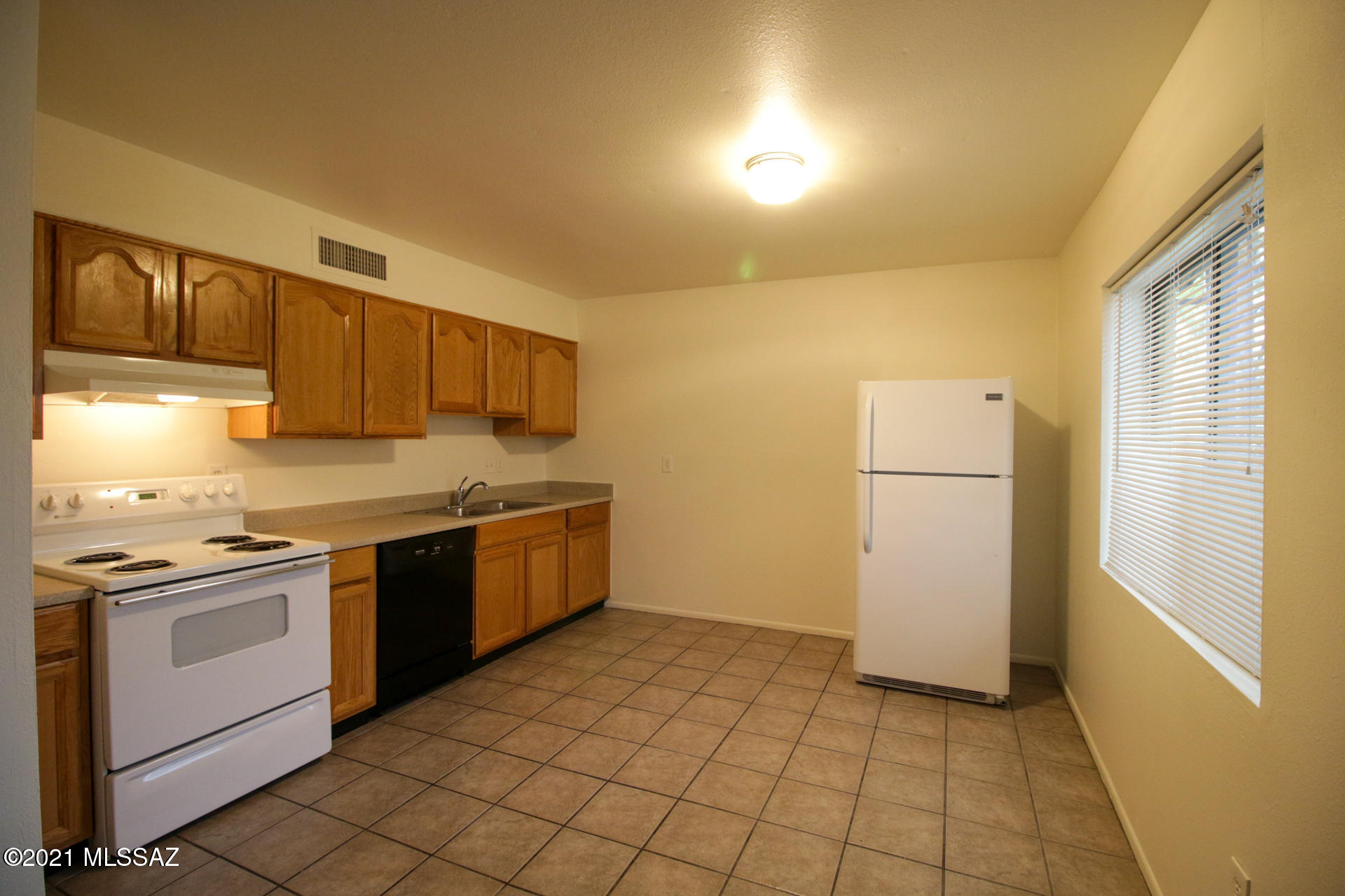 1061 East Halcyon Road Tucson, AZ 85719 - Photo 5 of 15