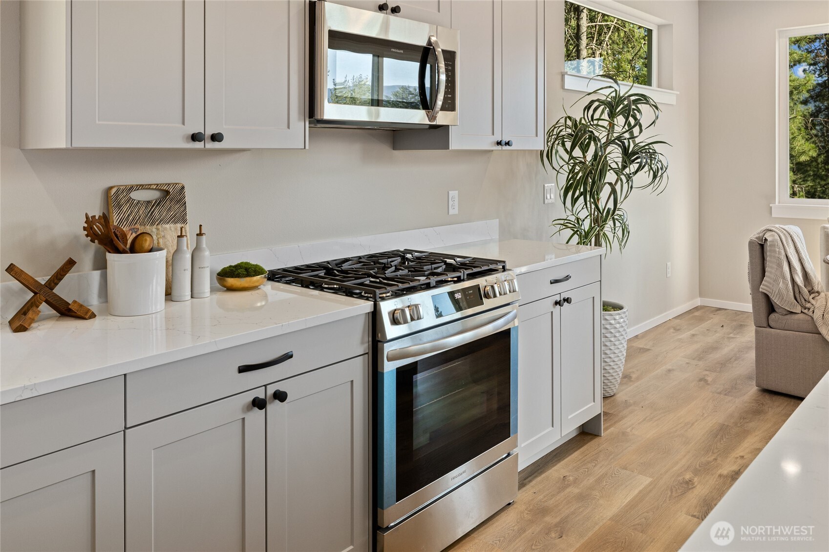 403 Outfitter Place Cle Elum, WA 98922 - Photo 12 of 28 a kitchen with stainless steel appliances a stove a microwave and cabinets