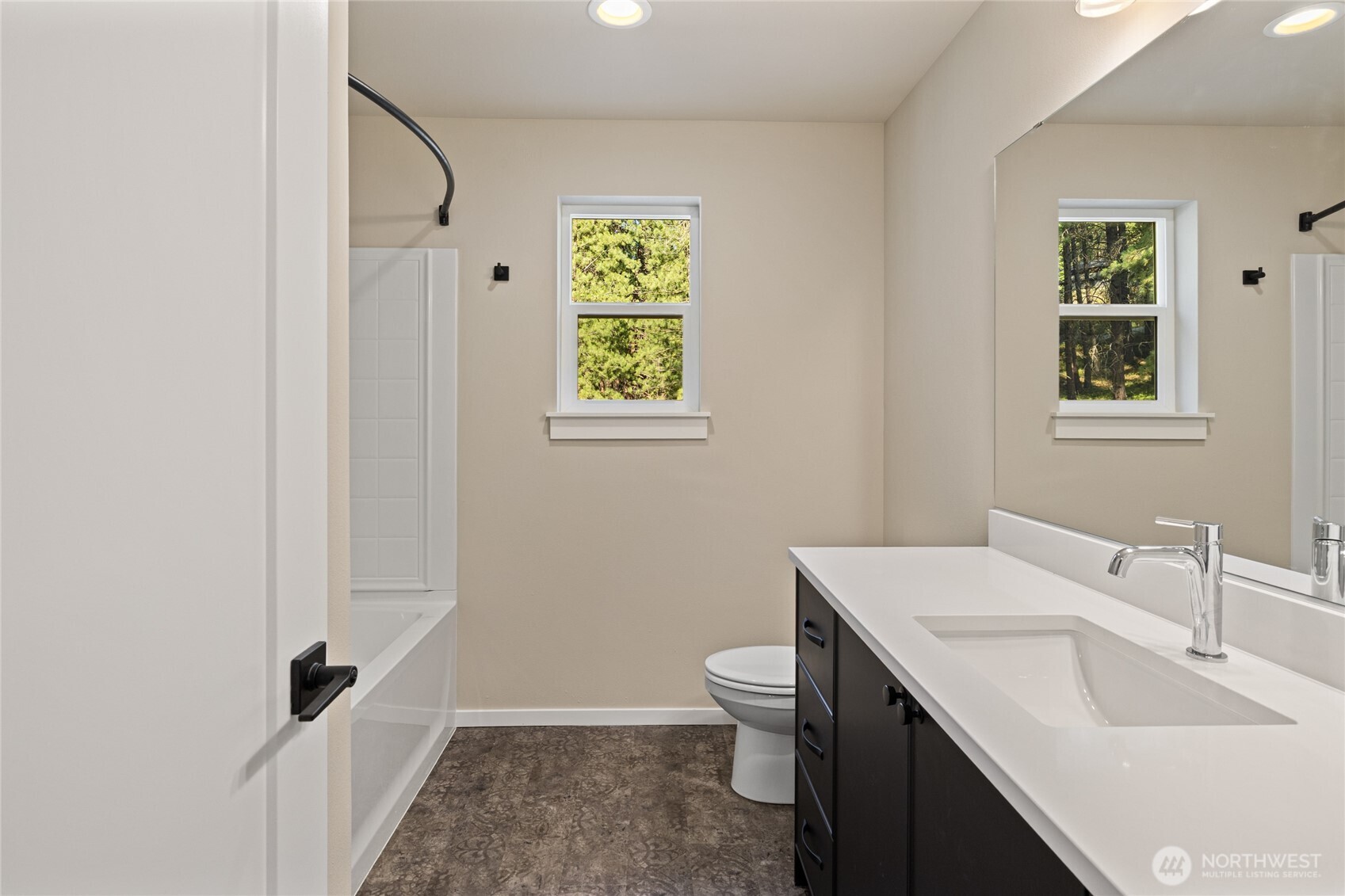 403 Outfitter Place Cle Elum, WA 98922 - Photo 17 of 28 a bathroom with a sink toilet and shower