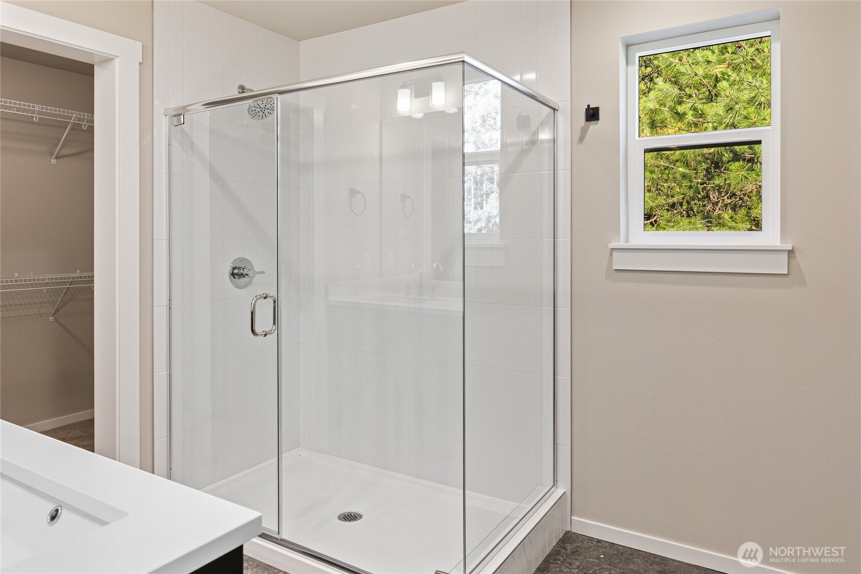 403 Outfitter Place Cle Elum, WA 98922 - Photo 18 of 28 a bathroom with a shower and a sink