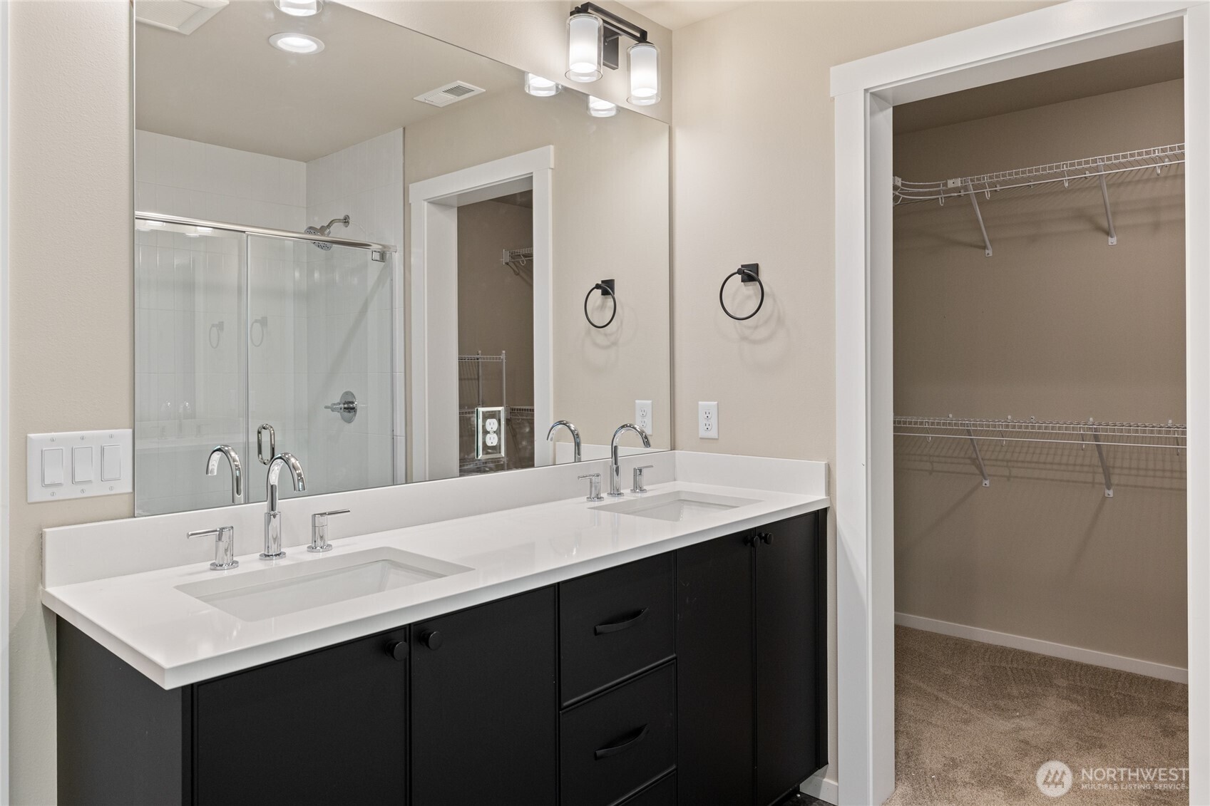 403 Outfitter Place Cle Elum, WA 98922 - Photo 20 of 28 a bathroom with a sink double vanity and a mirror