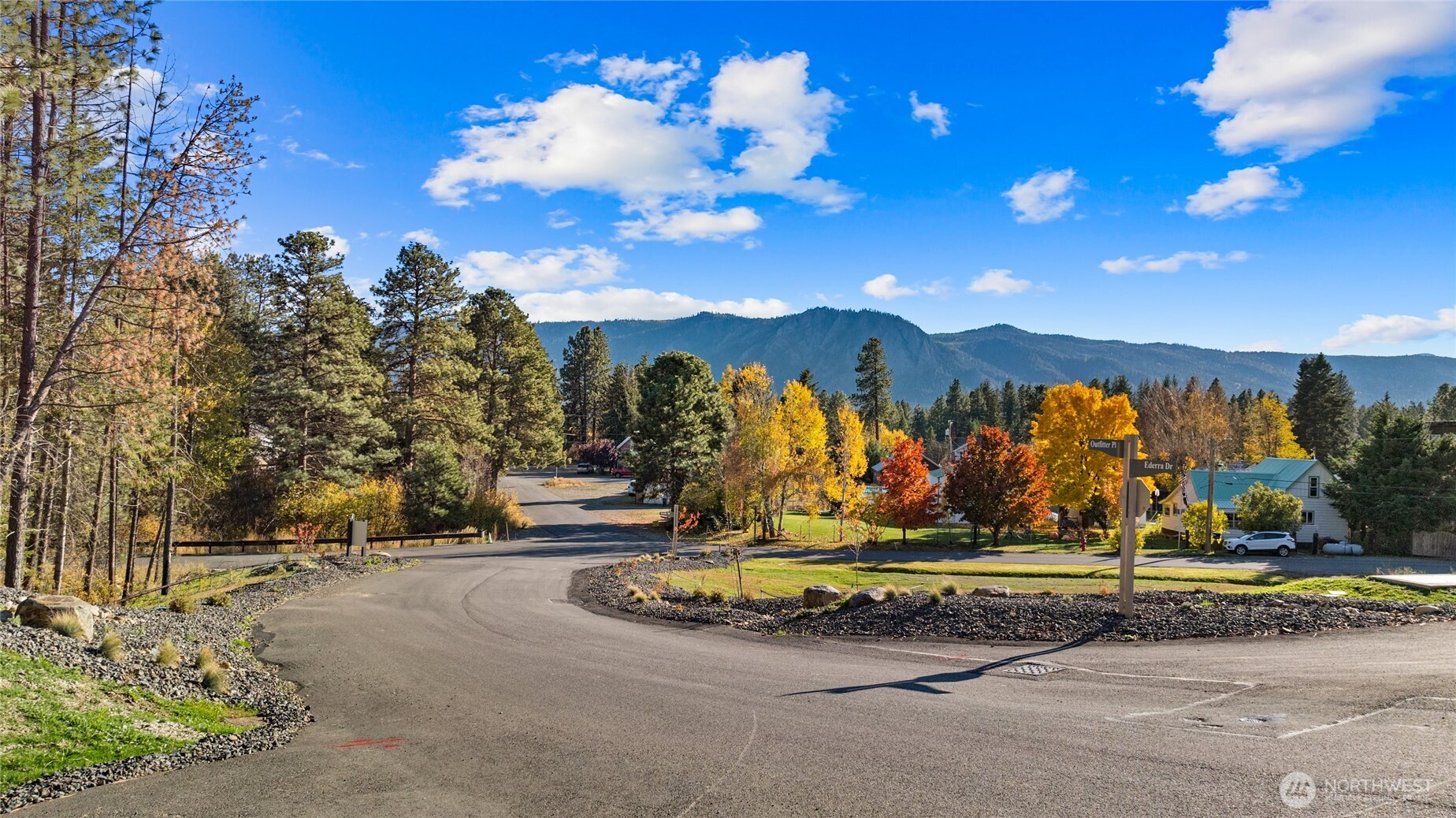 403 Outfitter Place Cle Elum, WA 98922 - Photo 27 of 28 a view of a playground with basketball court