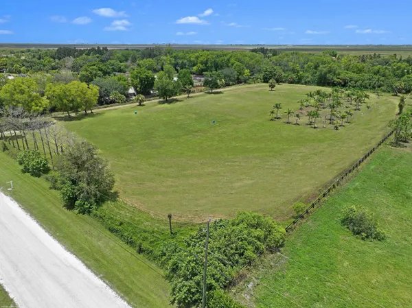 $995,000 | 16495 Hollow Tree Lane, Wellington, FL 33470
