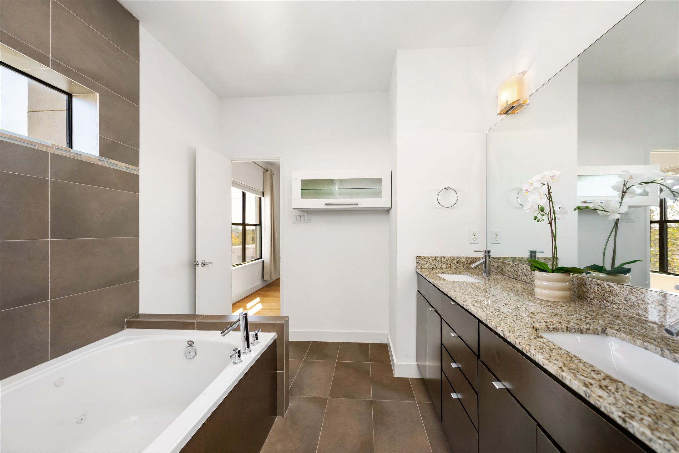 5012 Cornish Street Houston, TX 77007 - Photo 26 of 38 a bathroom with a granite countertop sink and mirror with bathtub