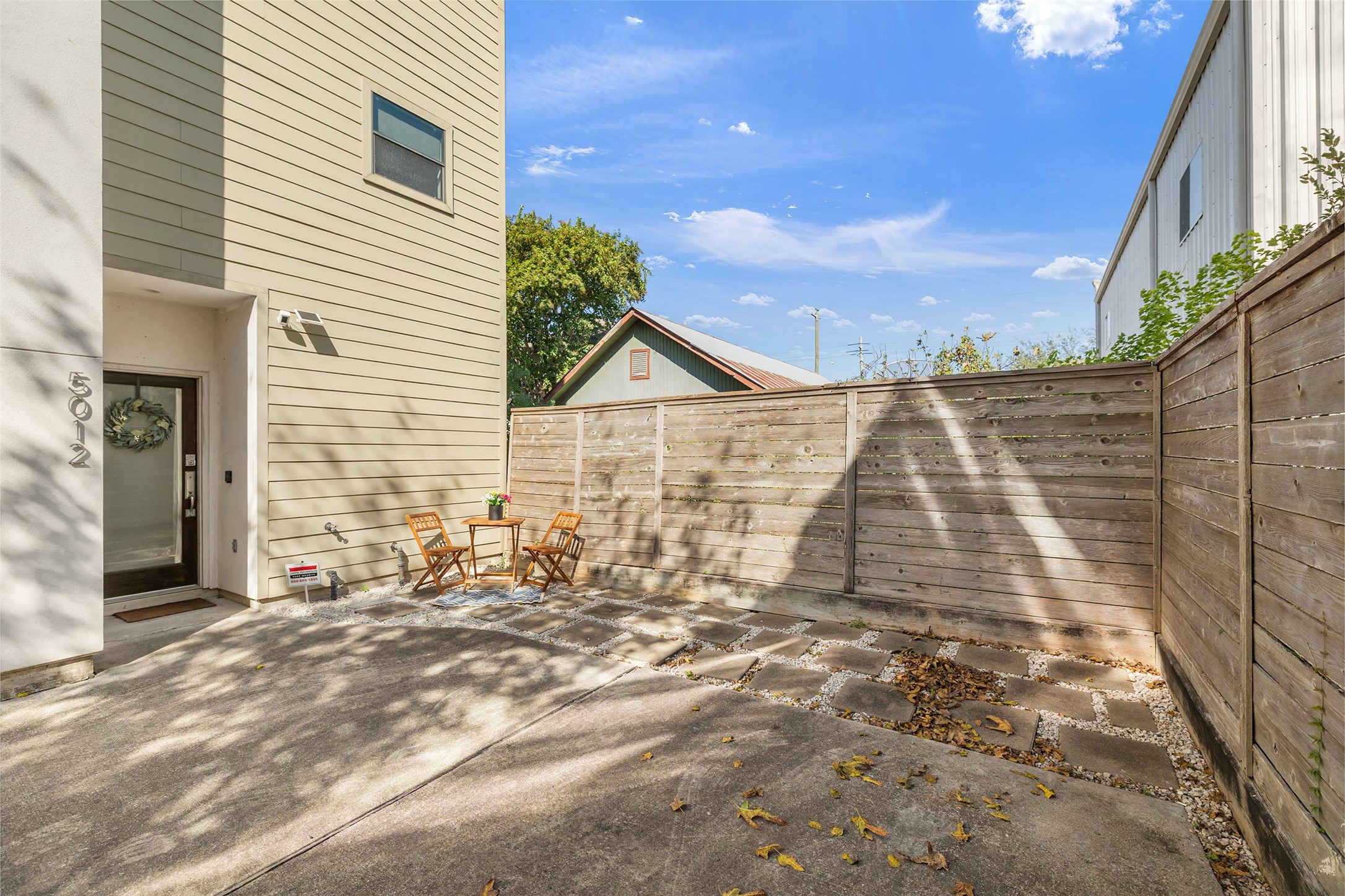 5012 Cornish Street Houston, TX 77007 - Photo 34 of 38 a view of a house with a yard
